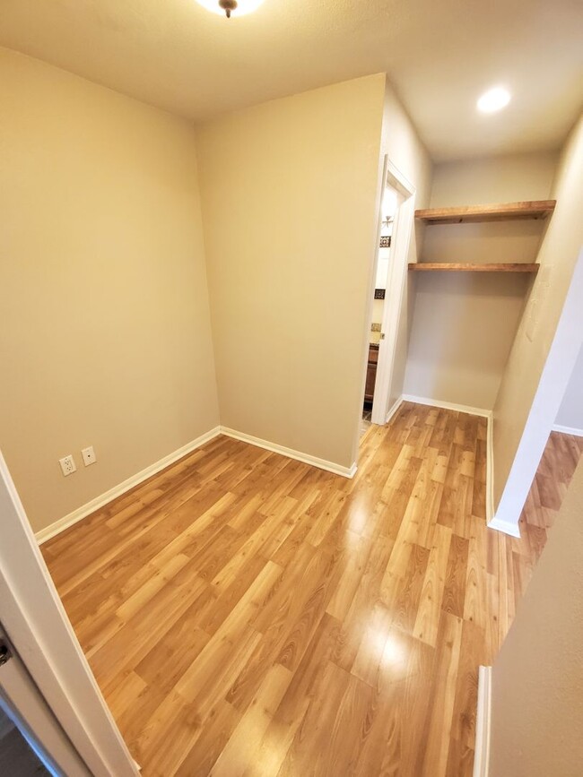 Building Photo - Upgraded 1 Bedroom 1 Bath with Balcony in ...