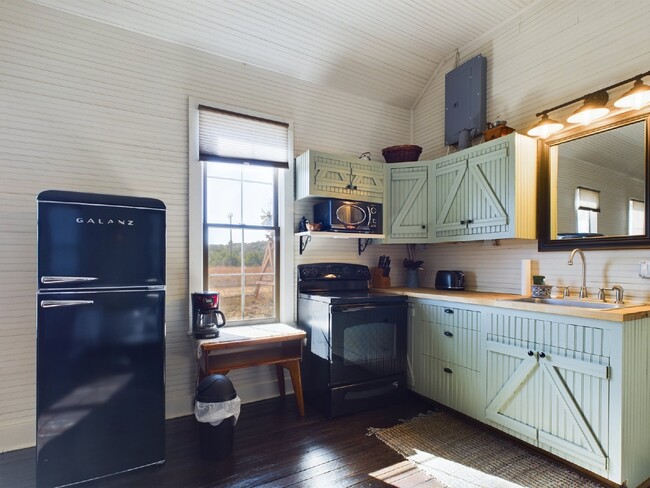 Building Photo - Historical Honey Creek School House