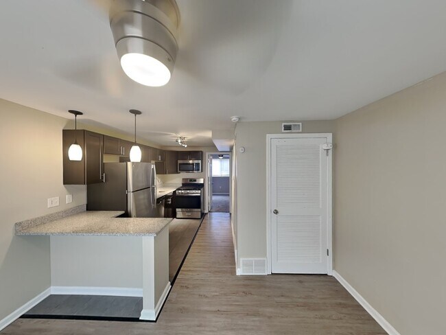 Building Photo - Lantern Square Apartments-B5