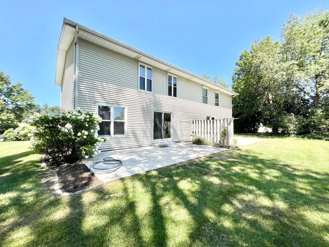 Building Photo - 2640 Blarney Stone Dr