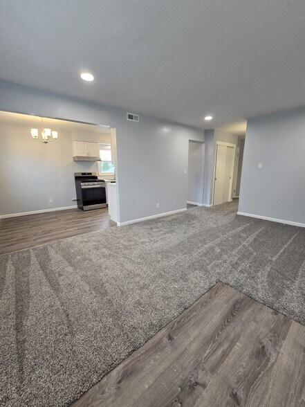 Living - 220 Martin Dr