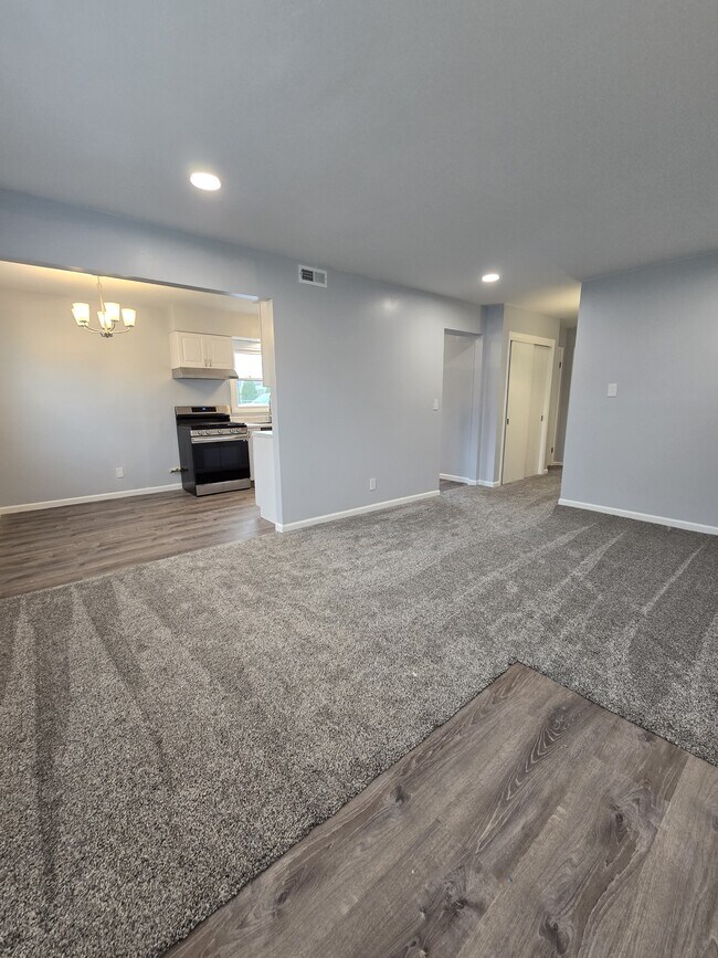 Living - 220 Martin Dr