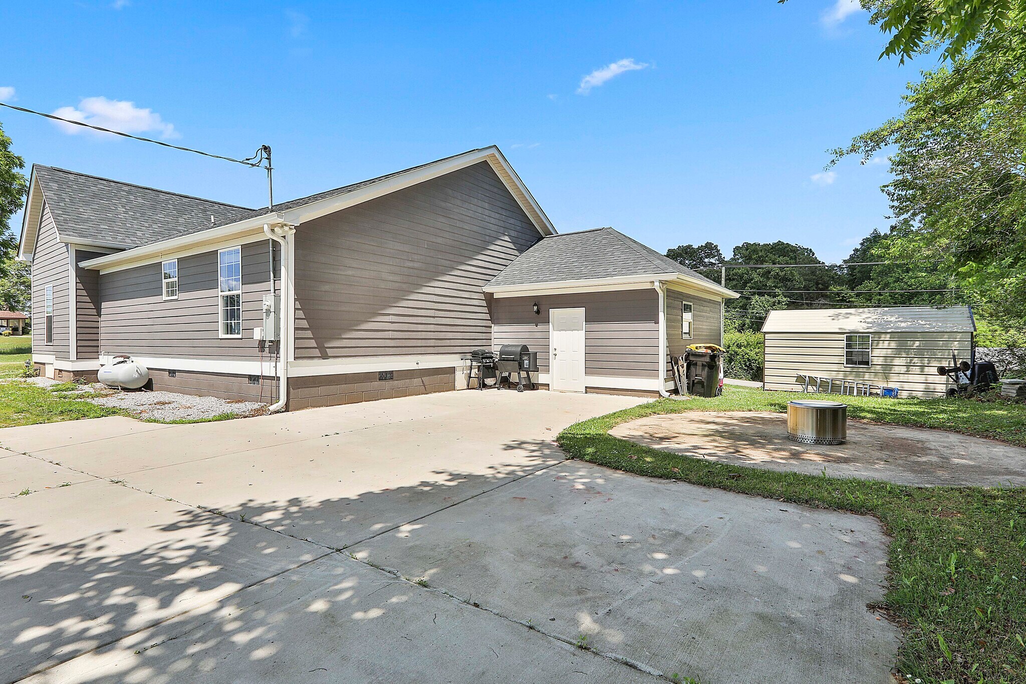 Building Photo - 264 Lagrange St