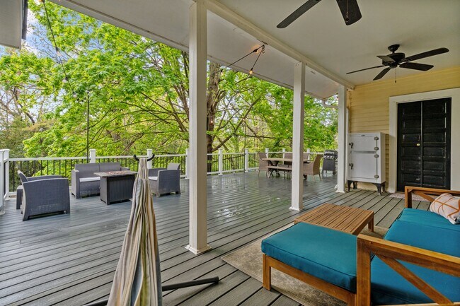 Building Photo - 802 N Poplar St