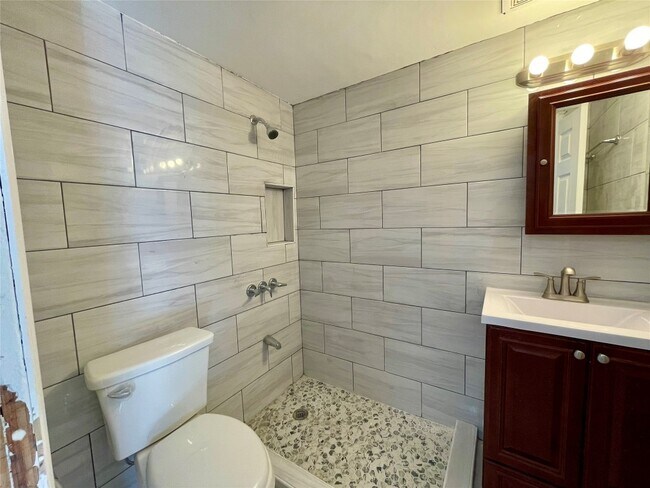 Building Photo - 417 Adams Ave