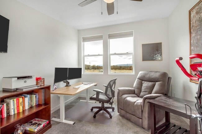 Building Photo - Spacious 3 Bed 2 Bath Condo in Sandy!