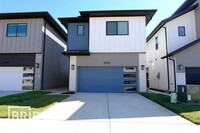 Building Photo - 33110 Oak Hts Pl