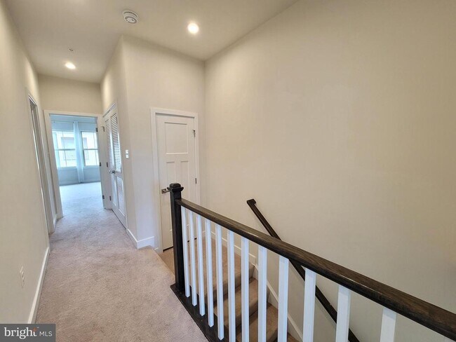 Building Photo - 8663 Shady Pines Dr