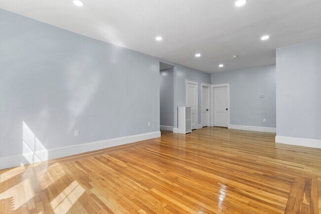 Building Photo - 570 Harvard St