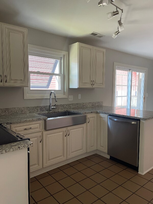 Building Photo - 1513 Privateer Dr