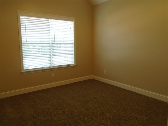 Building Photo - 120 Blue Smoke Trail