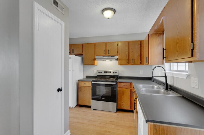Kitchen (Laundry Room) - 101 Montague Dr