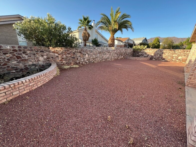 Building Photo - 7115 Oval Rock Dr
