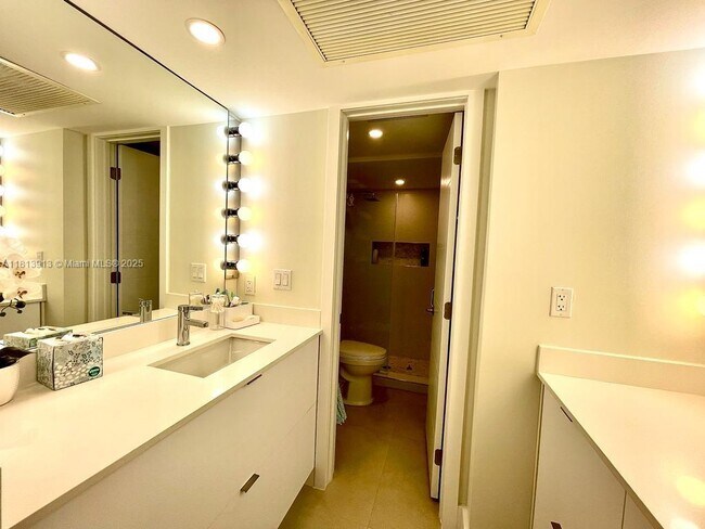Building Photo - 2030 S Ocean Dr