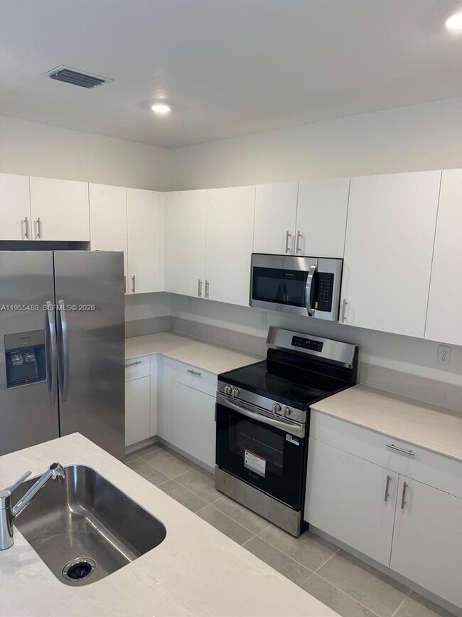 Building Photo - 2721 SE 26th Rd