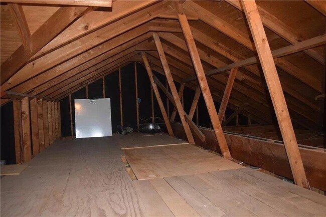 Building Photo - 302 S Mt Rushmore Dr