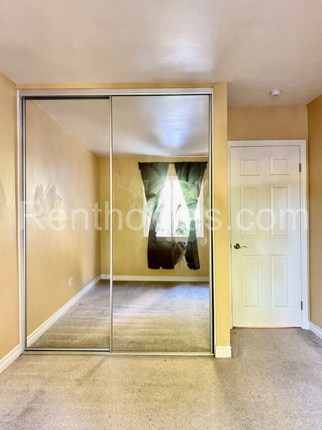 Building Photo - 9929 Azuaga St