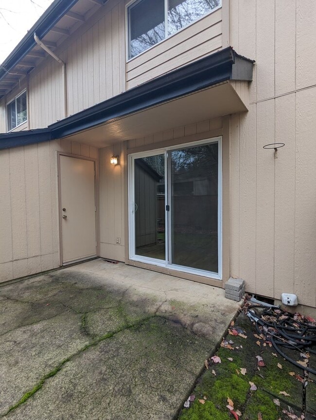 Building Photo - Beautiful 2-Bedroom, 1.5-Bath Condo. Landscaping included!