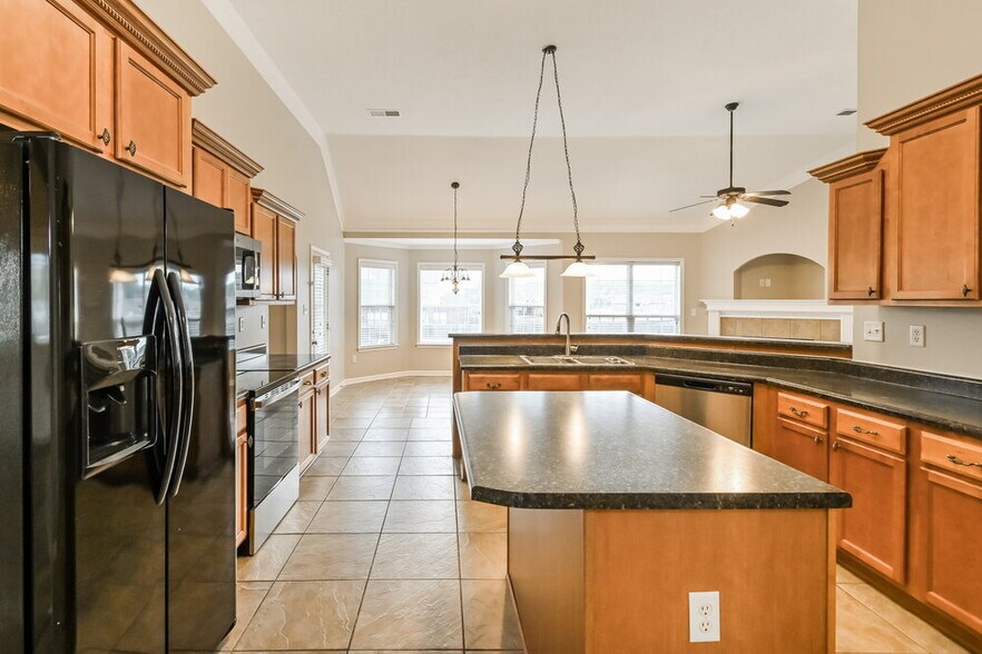 Building Photo - 4199 Sidlehill Dr