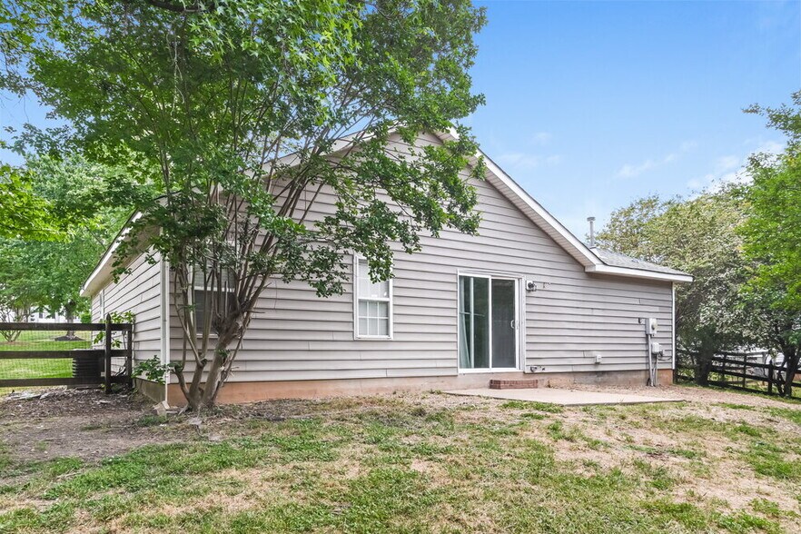 Building Photo - 941 Milkwood Ln