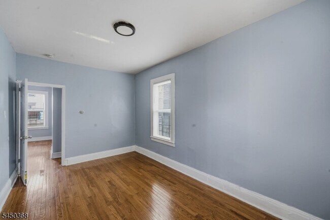 Building Photo - 143 20th Ave