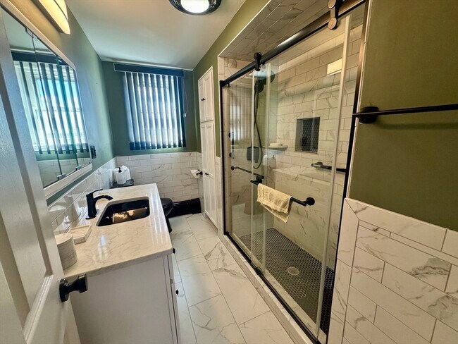 Building Photo - 789 Mt Pleasant St