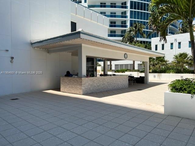 Building Photo - 2751 S Ocean Dr