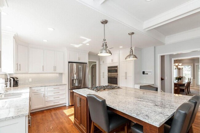 Building Photo - {5801} Spacious 2 Story Home in highly des...