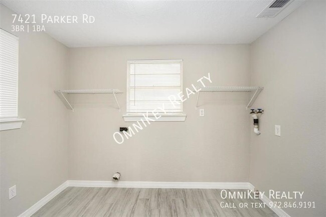 Building Photo - 7421 Parker Rd