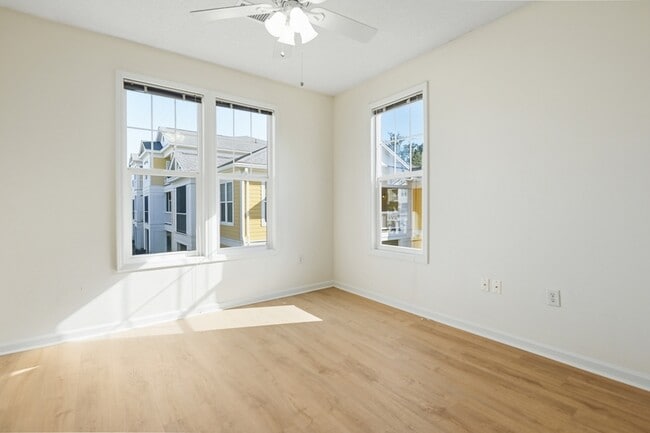 Building Photo - 1127 Rosewood Ln