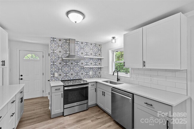 Building Photo - 1601 Gambia St