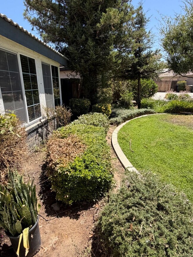 Building Photo - 5800 Potenza Ln