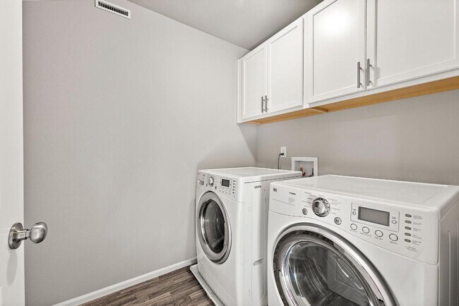 Building Photo - Better Than New Yelm Home with A/C, Walk-In Pantry, Garden Beds & Neighborhood Playground!