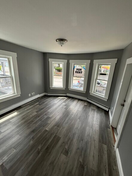 Building Photo - 55 Brook St