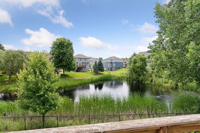 Building Photo - Gorgeous Single Family Home - June 1st Mov...