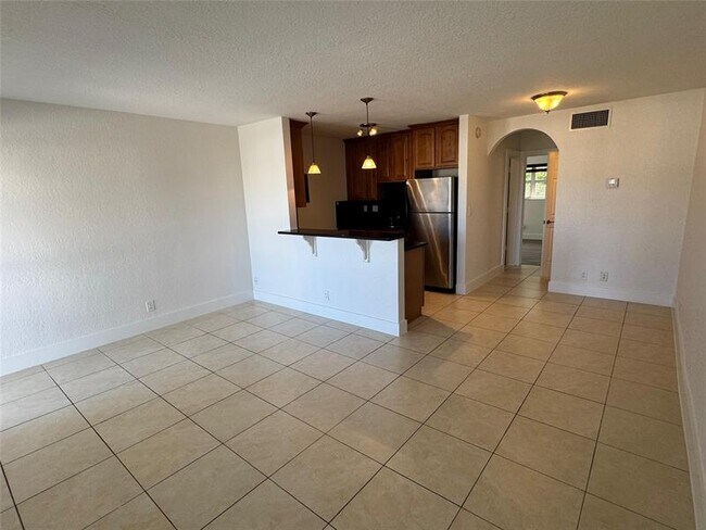 Building Photo - 2120 NE 42nd Ct