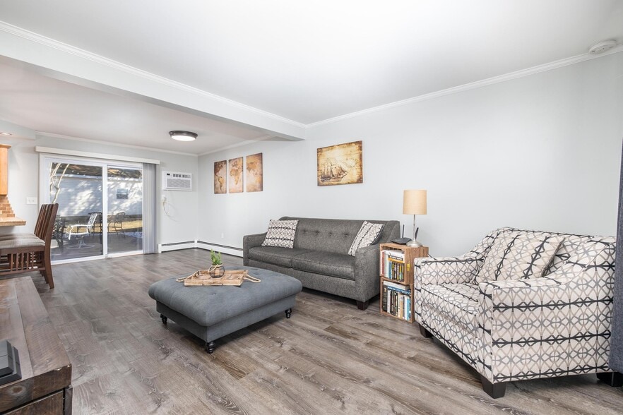 Building Photo - 15 Lake Dr