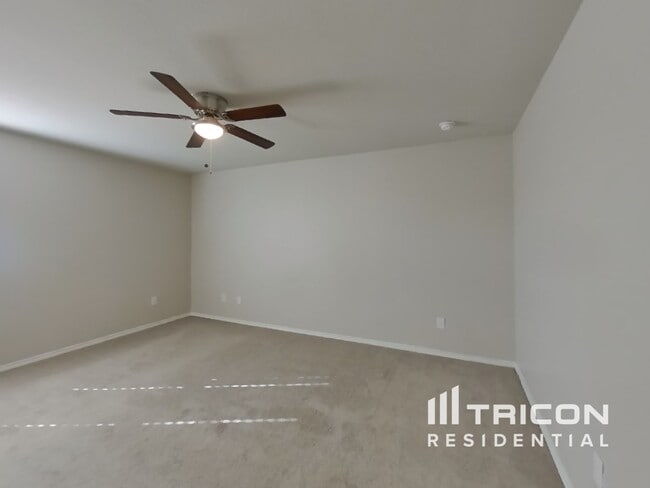 Building Photo - 6526 Beehive Dr