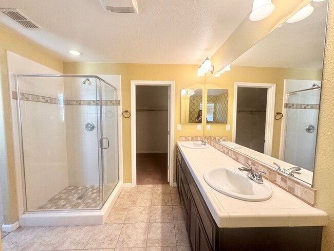 Building Photo - 72 Crystalwood Cir