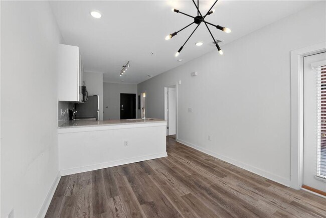 Building Photo - 525 Parkway Dr NE