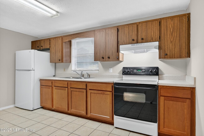 Building Photo - 9937 Moss Side Ln