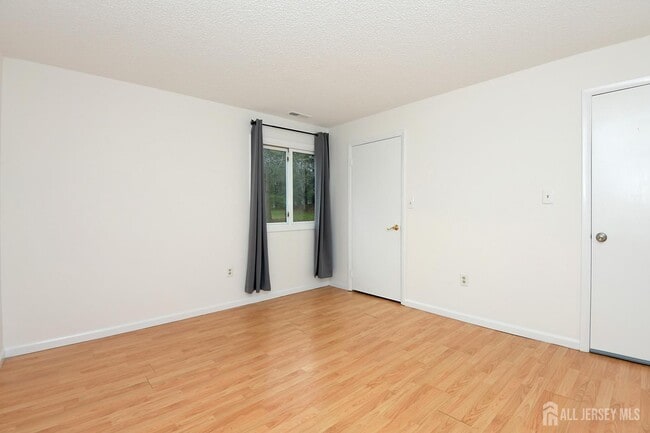 Building Photo - 1901 Ravens Crest Dr