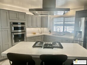Building Photo - 381 Club Cir Dr