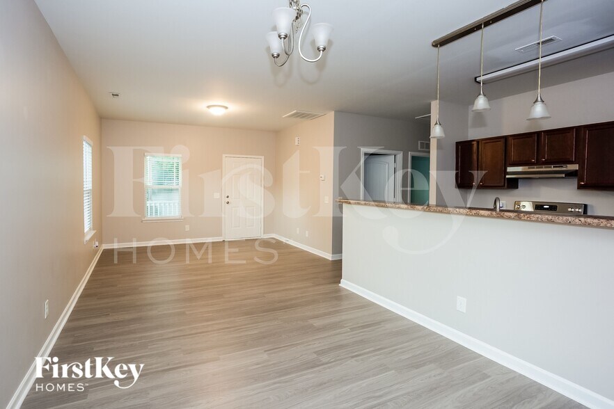 Building Photo - 161 Princess Ave SW