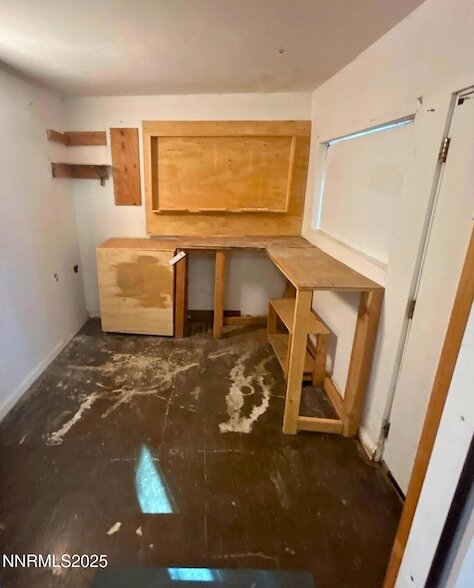 Building Photo - 640 James Ln