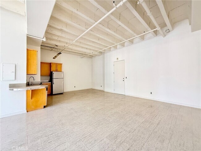 Building Photo - 312 W 5th St