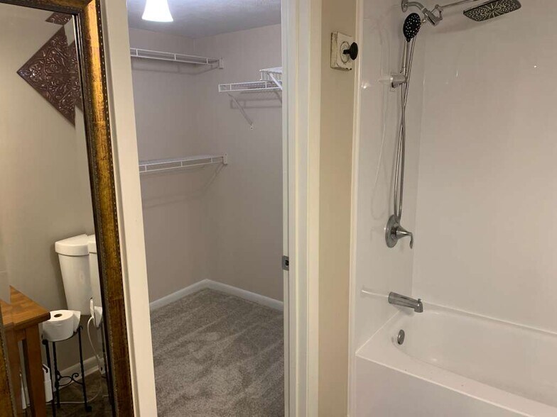 Walk in Closet - 533 Aspen Glen Dr