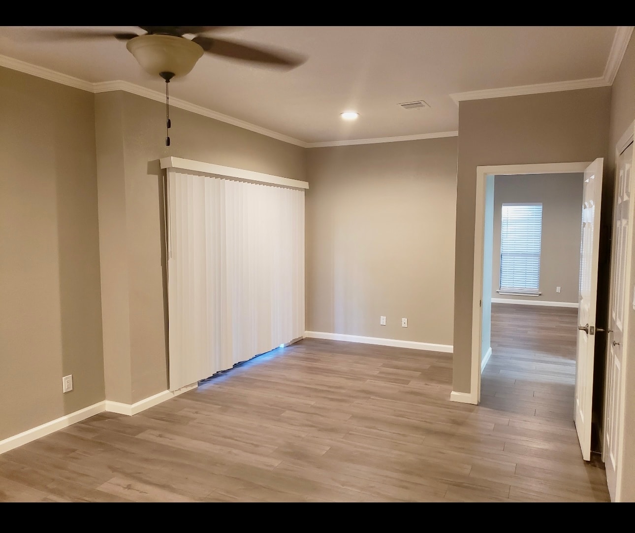 Building Photo - 11839 Parliament St