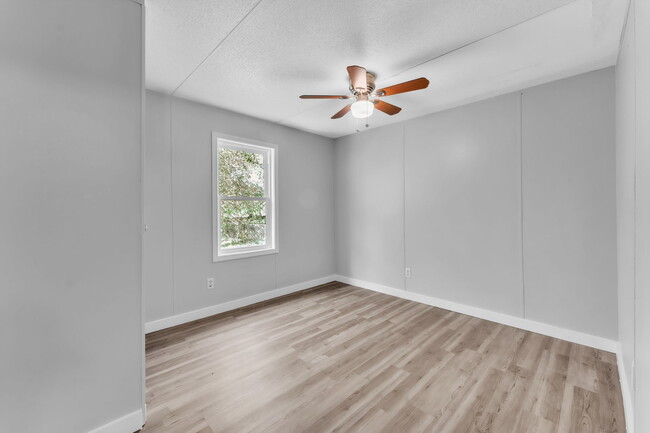 Building Photo - 92 Dryden Ave