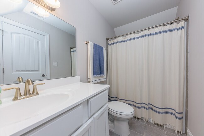 Building Photo - 3006 Weathersby Dr